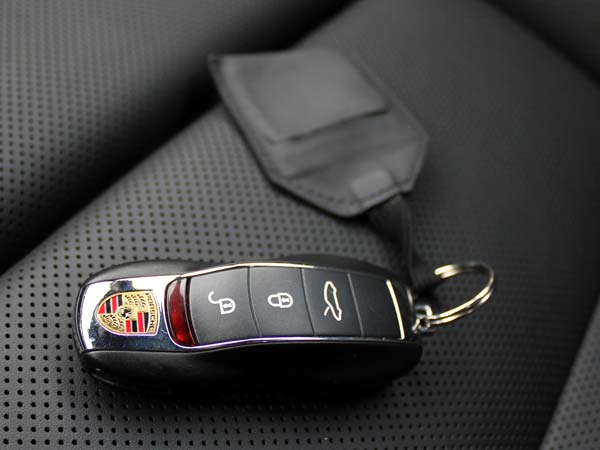 UK Reports 300 Car Thefts Daily: यूनाइटेड किंगडम में हर दिन चोरी हो रही हैं 300 कारें, प्रशासन विफल