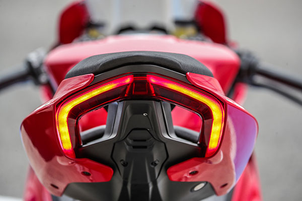 Ducati Panigale V2 Pre-Booking Started: डुकाटी पानीगाले वी2 की बुकिंग शुरू, जल्द होगी लॉन्च