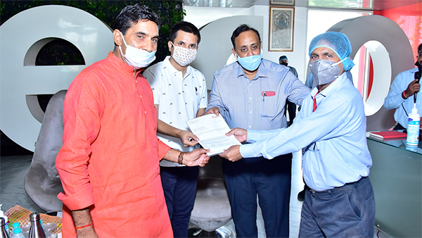 Hero Donates Bike Ambulances: हीरो ने अलवर जिला प्रशासन को दो बाइक एम्बुलेंस सौंपा, जानें