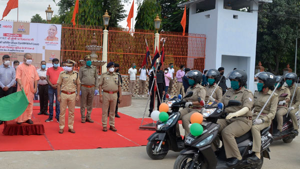 Hero Presents Scooters To Lady Police Force: गोरखपुर महिला पुलिस बल को मिली 100 हीरो स्कूटर
