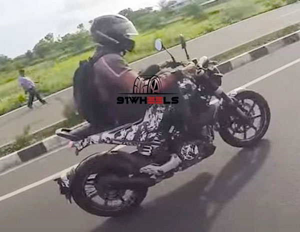 Husqvarna 200 Spied Testing: हस्कवरना ला रही है 200cc की नई बाइक, जानें क्या होंगे फीचर्स