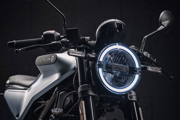 Husqvarna 200 Spied Testing: हस्कवरना ला रही है 200cc की नई बाइक, जानें क्या होंगे फीचर्स
