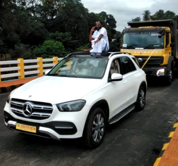 Kerala Cops Busted Businessman For Roadshow: केरल बिजनेसमैन मर्सिडीज रोड शो ट्रक डिलीवरी पुलिस केस दर्ज जानकारी