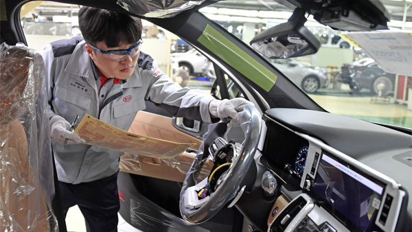 New Kia Sorento Production Begins: किया ने नई जनरेशन सोरेंटो का उत्पादन किया शुरू