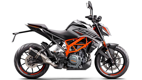 BS6 KTM 250 Duke Spied At Dealership: बीएस6 केटीएम 250 ड्यूक डीलरशिप पर दिखी, जानें क्या हैं फीचर्स