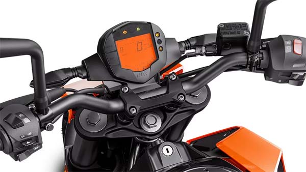 BS6 KTM 250 Duke Spied At Dealership: बीएस6 केटीएम 250 ड्यूक डीलरशिप पर दिखी, जानें क्या हैं फीचर्स