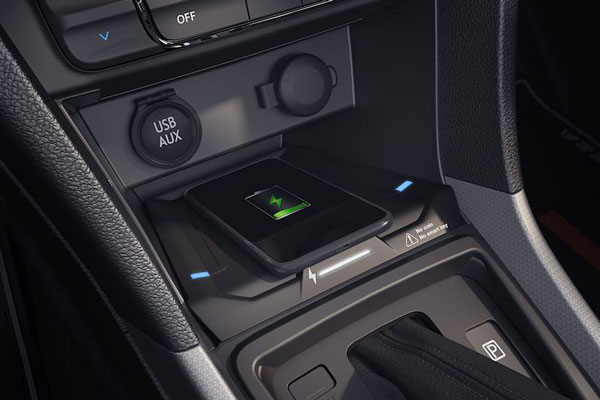 Maruti Brezza Wireless Charger: मारुति ने ब्रेजा के लिए पेश की वायरलेस चार्जिंग एक्सेसरीज