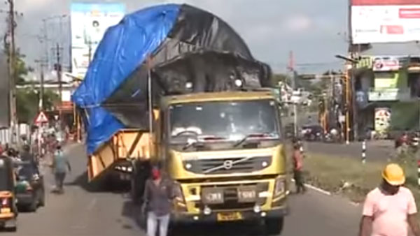 Massive Truck Takes One Year To Travel 1700km: बड़ी ट्रक को 1700 किलोमीटर का सफर एक साल जानकारी
