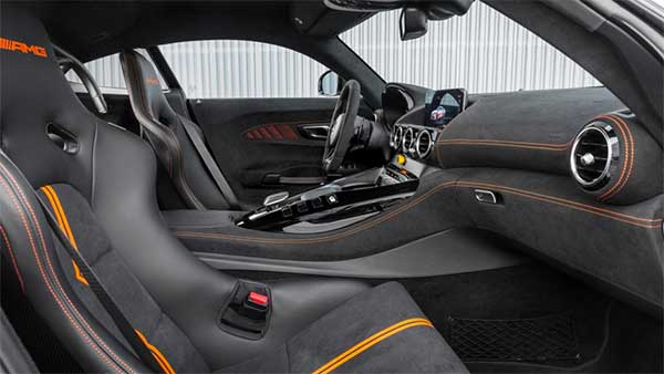 Mercedes AMG GT Black Series Unveiled: मर्सिडीज-एमजी जीटी ब्लैक सीरीज स्पोर्ट्स कार हुई पेश