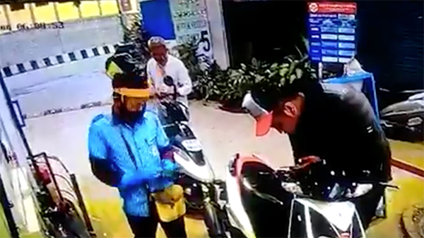 Bengaluru Man Fake Payment Scam In Petrol Pump: इस युवक ने बिना कैश के भरवा ली पेट्रोल, जानें ऐसा क्या किया?