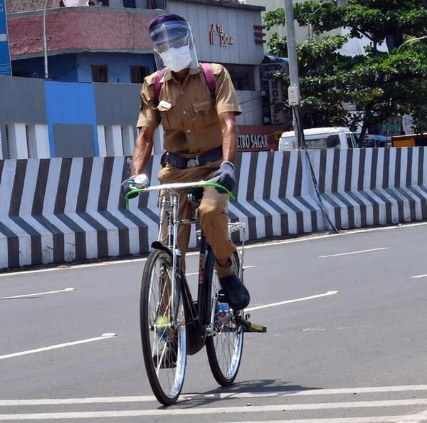 साइकिल चलाकर कैसे रहते हैं फिट, जानें 51 साल के पुलिस कांस्टेबल की तंदरुस्ती का राज