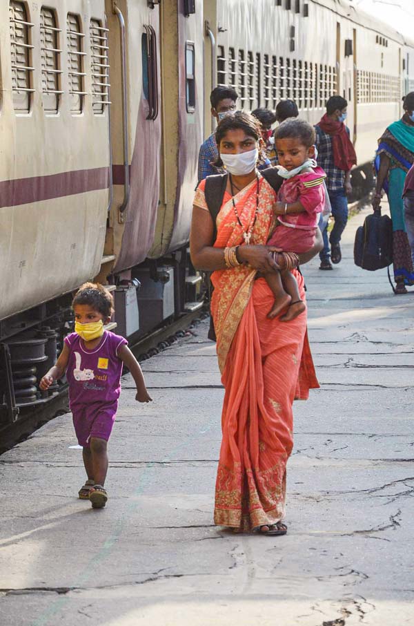 Railway Shramik Trains: रेलवे ने श्रमिक ट्रेन से कमाएं 429 करोड़ रुपये, गुजरात से सबसे अधिक