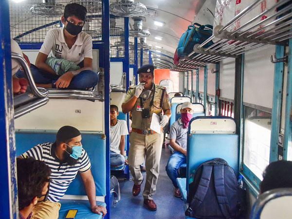 Railway Shramik Trains: रेलवे ने श्रमिक ट्रेन से कमाएं 429 करोड़ रुपये, गुजरात से सबसे अधिक