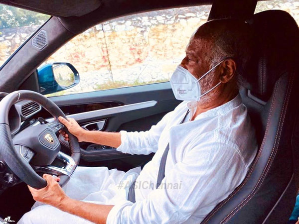 Rajnikanth Spotted Driving Lamborghini Urus: लेम्बोर्गिनी उरुस चलाते दिखे सुपरस्टार रजनीकांत, देखें तस्वीरें
