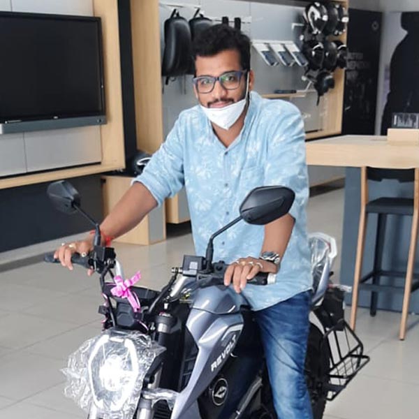Revolt Electric Bikes Delivery Starts: रिवोल्ट इलेक्ट्रिक बाइक की डिलीवरी अहमदाबाद व चेन्नई में शुरू
