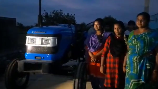 Sonu Sood Gifts Tractor to AP Family: सोनू सूद आंध्रप्रदेश के परिवार को गिफ्ट की ट्रैक्टर