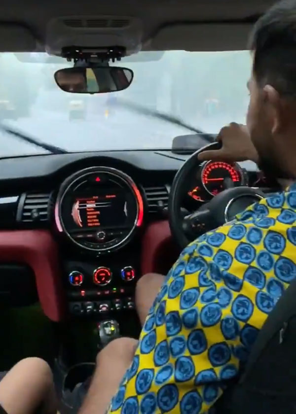 Suresha Raina Seen Driving With His Daughter: क्रिकेटर सुरेश रैना बारिश ड्राइविंग मिनी कंट्रीमैन जानकारी