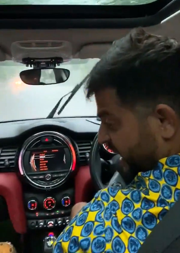 Suresha Raina Seen Driving With His Daughter: क्रिकेटर सुरेश रैना बारिश ड्राइविंग मिनी कंट्रीमैन जानकारी