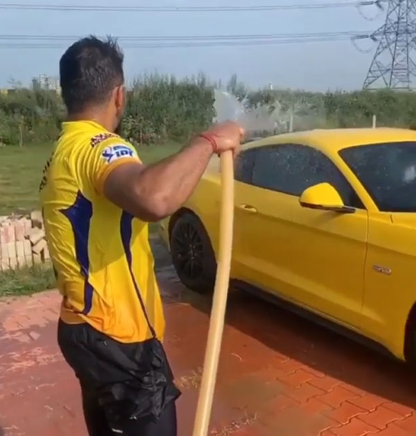 Suresh Raina Washing His Ford Mustang: सुरेश रैना फोर्ड मस्टैंग धो रहे लॉकडाउन वीडियो जानकारी