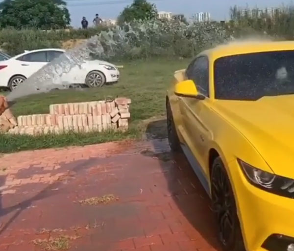 Suresh Raina Washing His Ford Mustang: सुरेश रैना फोर्ड मस्टैंग धो रहे लॉकडाउन वीडियो जानकारी