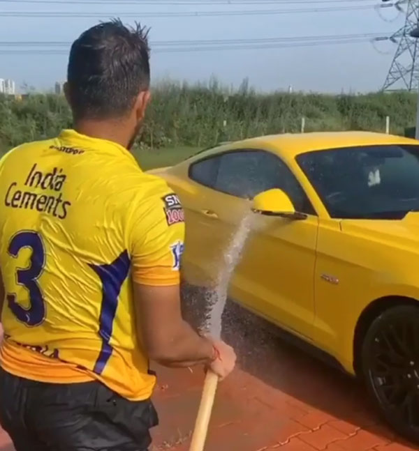Suresh Raina Washing His Ford Mustang: सुरेश रैना फोर्ड मस्टैंग धो रहे लॉकडाउन वीडियो जानकारी