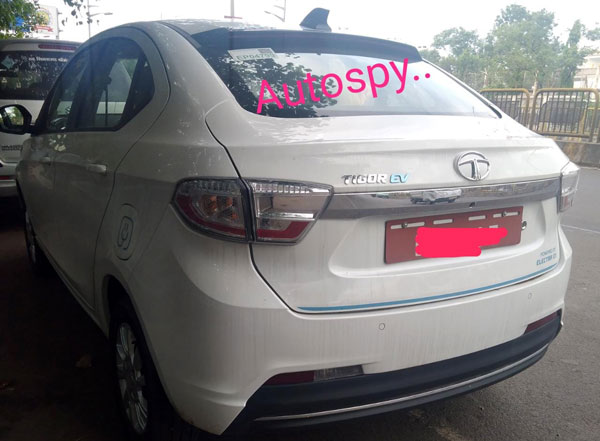 Tata Tigor EV Facelift Spied: टाटा टिगोर ईवी फेसलिफ्ट टेस्टिंग के दौरान आई नजर, तस्वीरें