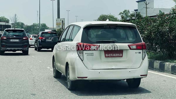 Toyota Innova Crysta CNG Spied: टोयोटा इनोवा क्रिस्टा सीएनजी टेस्टिंग के दौरान आई नजर, लॉन्च जल्द
