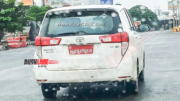 Toyota Innova Crysta CNG Spied: टोयोटा इनोवा क्रिस्टा सीएनजी टेस्टिंग के दौरान आई नजर