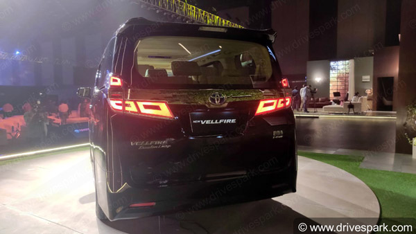 Toyota Vellfire And Camry Price Hike: टोयोटा वेलफायर व कैमरी कीमत वृद्धि 4 लाख रुपये तक जानकारी