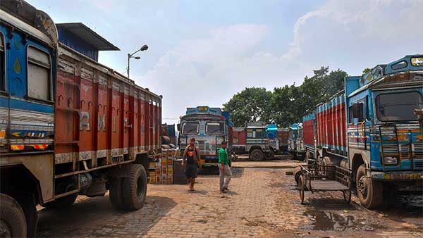 Lorry Converted To Mobile Wedding Platform: तमिलनाडु युवक मोबाइल वेडिंग हॉल जानकारी