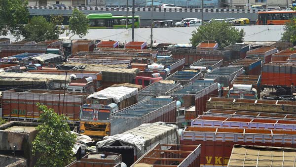 UP Waives Off Fine On Due Vehicle Tax: उत्तर प्रदेश सरकार ने बकाया वाहन टैक्स पर जुर्माने को किया माफ
