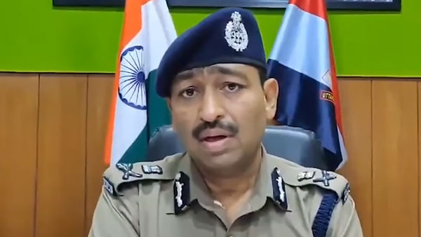 हेलमेट न पहनने पर पुलिस ने युवक का किया ऐसा हाल, देखकर हो जाएंगे हैरान