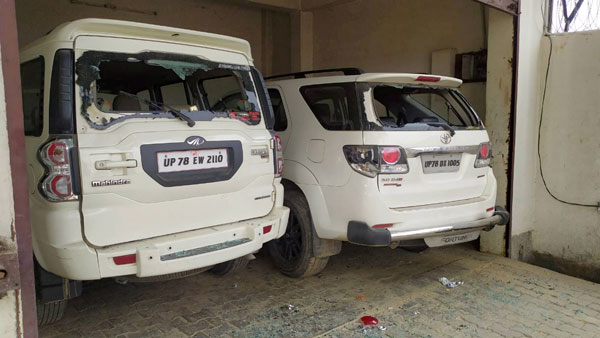 पुलिस ने यूपी के गैंगस्टर की स्कॉर्पियो और फॉर्च्यूनर को किया नेस्तोनाबूत, देखें वीडियो