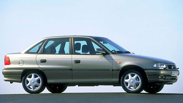 Popular Cars In The 90s Era: मारुति 800 से हिंदुस्तान एम्बेसडर तक, ये हैं 90 के दशक की पाॅपुलर कारें