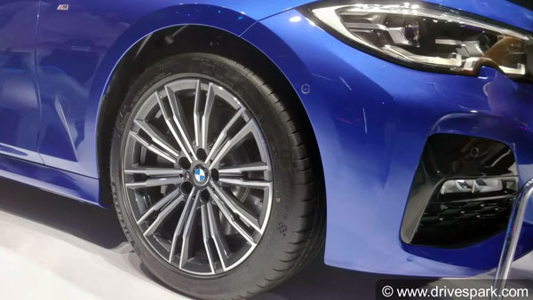 BMW 320D Sport Variant Launched: बीएमडब्ल्यू 320डी स्पोर्ट वैरिएंट हुई लाॅन्च, जानें कीमत व फीचर्स