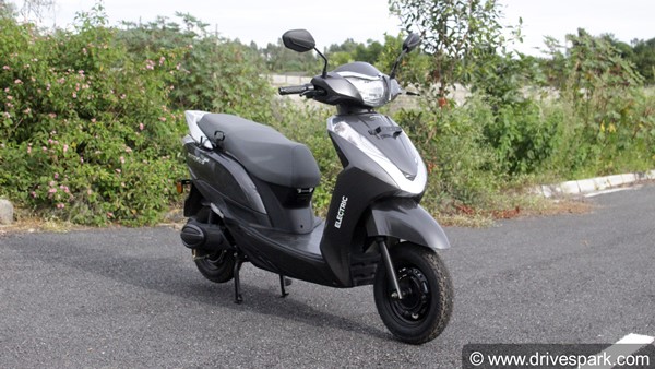 Cricketer Robin Uthappa Takes Delivery Of Electric Scooter: क्रिकेटर रॉबिन उथप्पा एम्पियर इलेक्ट्रिक स्कूटर की ली डिलीवरी