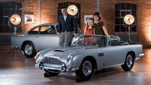 Aston Martin DB5 Junior Electric Car: एस्टन मार्टिन ने बनाई बच्चों के लिए डीबी5 जूनियर इलेक्ट्रिक कार