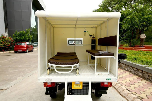Three Wheeler Ambulance: अब आ गयी तीन पहिया एम्बुलेंस, संकरे गलियों में भी आसानी से होगी एंट्री