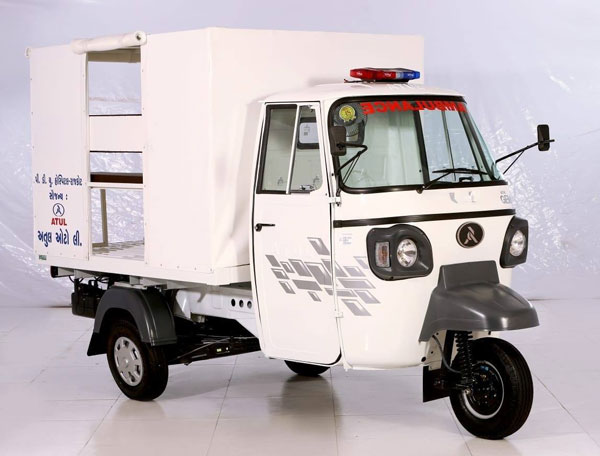 Three Wheeler Ambulance: अब आ गयी तीन पहिया एम्बुलेंस, संकरे गलियों में भी आसानी से होगी एंट्री