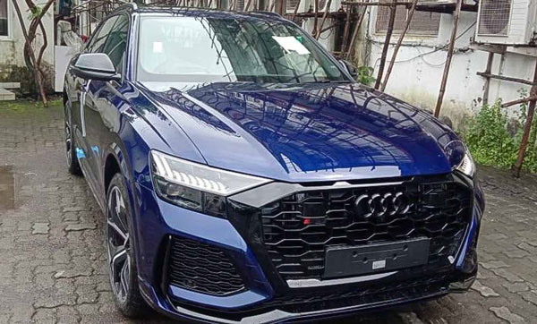 Audi RS Q8 Reached At Dealership: ऑडी आरएस क्यू8 डीलरशिप पर आई नजर, जल्द होगी लॉन्च