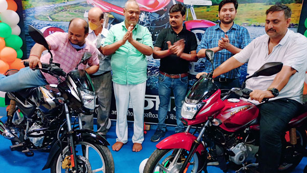 Bajaj Platina 100 ES Disc Brake Delivery Begins: बजाज प्लेटिना 100 ईएस डिस्क वैरिएंट की डिलीवरी शुरू