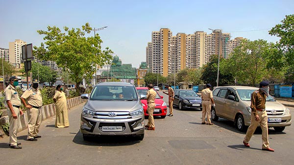 Vehicles Challaned In Noida: नोएडा में एक दिन में कटा 1700 वाहनों का चालान, जानें