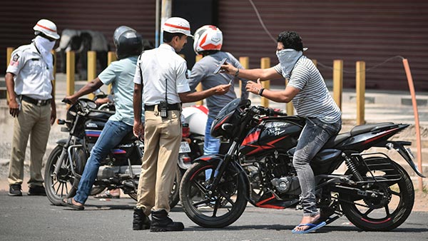 Vehicles Challaned In Noida: नोएडा में एक दिन में कटा 1700 वाहनों का चालान, जानें