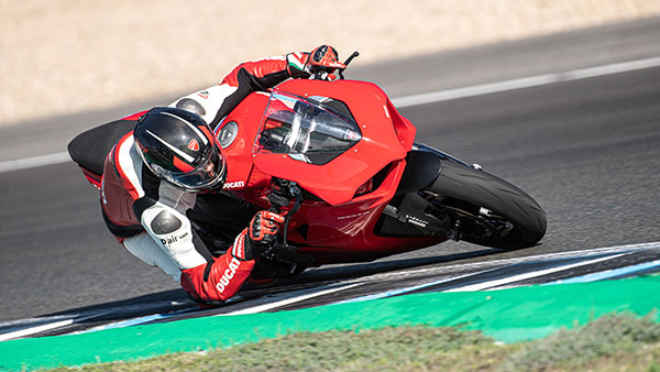 Ducati Panigale V2 BS6 Launched: डुकाटी पानीगाले वी2 बीएस6 भारत हुई लॉन्च, जानें क्या है कीमत