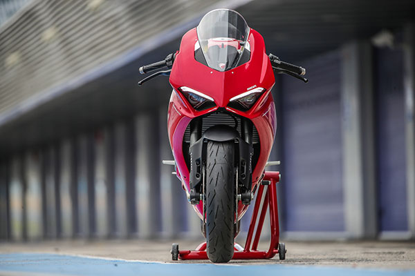 Ducati Panigale V2 BS6 Launched: डुकाटी पानीगाले वी2 बीएस6 भारत हुई लॉन्च, जानें क्या है कीमत