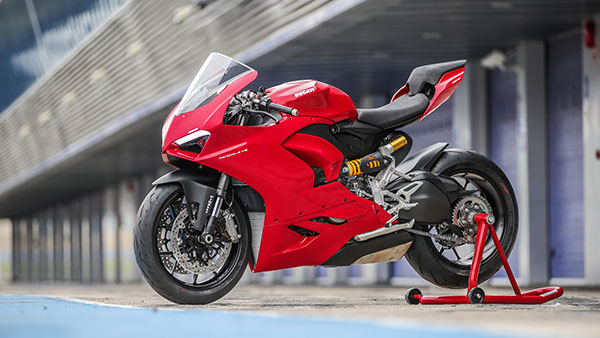 Ducati Panigale V2 Launch Details Revealed: डुकाटी पनिगाले वी2 26 अगस्त को होगी लाॅन्च, जानें