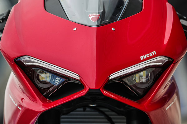 Ducati Panigale V2 Launch Details Revealed: डुकाटी पनिगाले वी2 26 अगस्त को होगी लाॅन्च, जानें