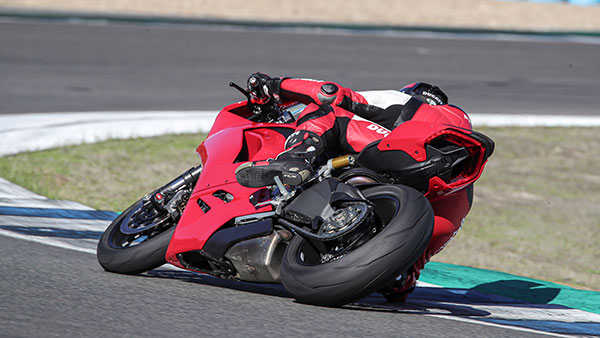 Ducati Panigale V2 BS6 Launched: डुकाटी पानीगाले वी2 बीएस6 भारत हुई लॉन्च, जानें क्या है कीमत