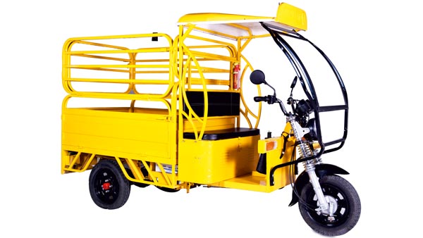 Amritsar mechanic turns e-rickshaw into vintage: यह मेकैनिक इलेक्ट्रिक रिक्शा को दे रहा विंटेज कार का रूप, जानें कैसे