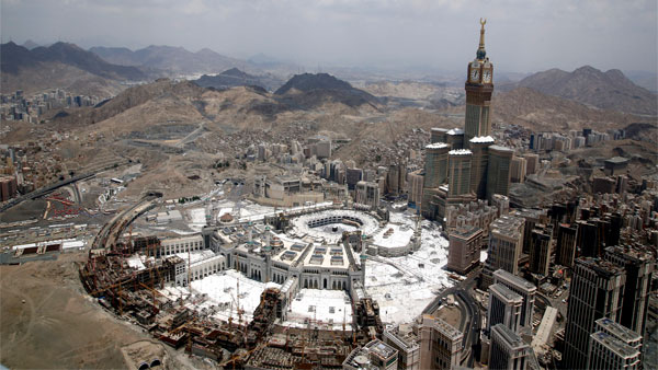 Why Planes Don't Fly Over Holy Kaba: काबा के ऊपर से क्यों नहीं उड़ते हैं प्लेन, जानें कारण
